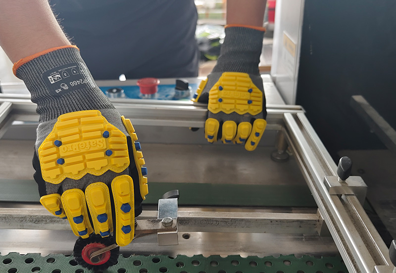 Las 10 principales industrias que requieren impactos y cortes de guantes resistentes